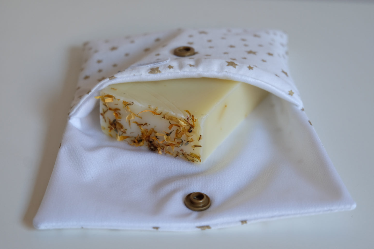pochette à savon imperméable de couleur blanche avec des étoiles dorées