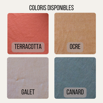 Présentation des 4 coloris de gabardine disponible pour l'extérieur de la trousse de toilette: terracotta, ocre, galet et bleu canard