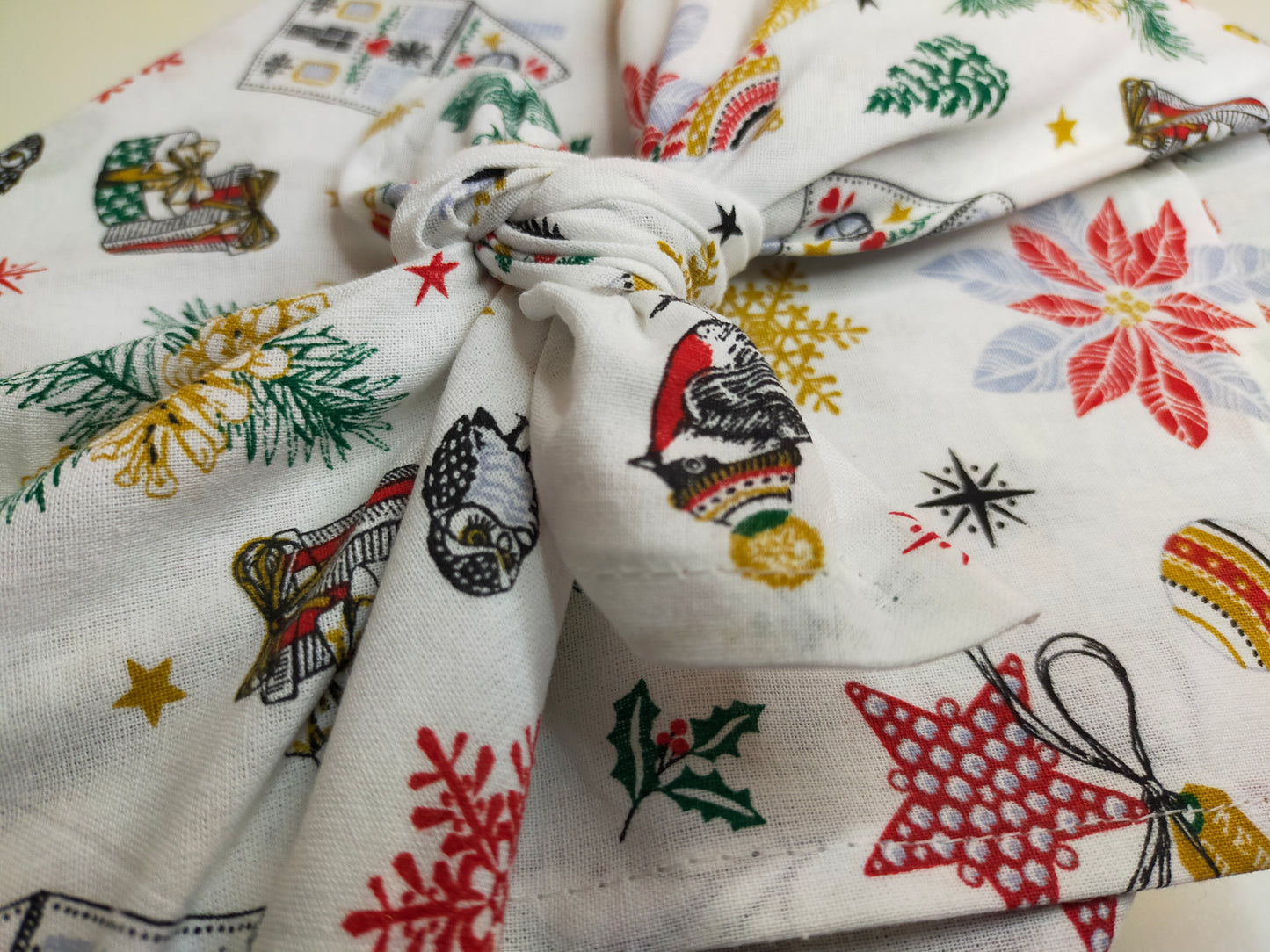 zoom sur le noeud de furoshiki thème noel